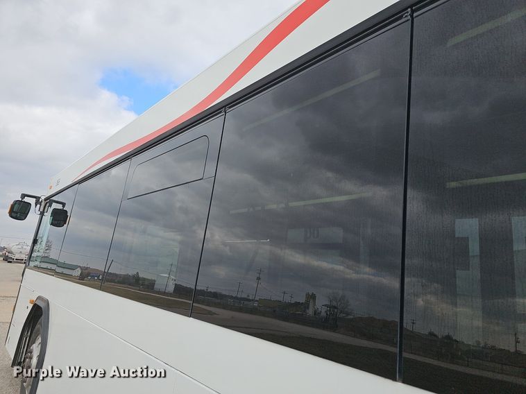 image for item DM1518 2011 Gillig G27B102N4 transit bus