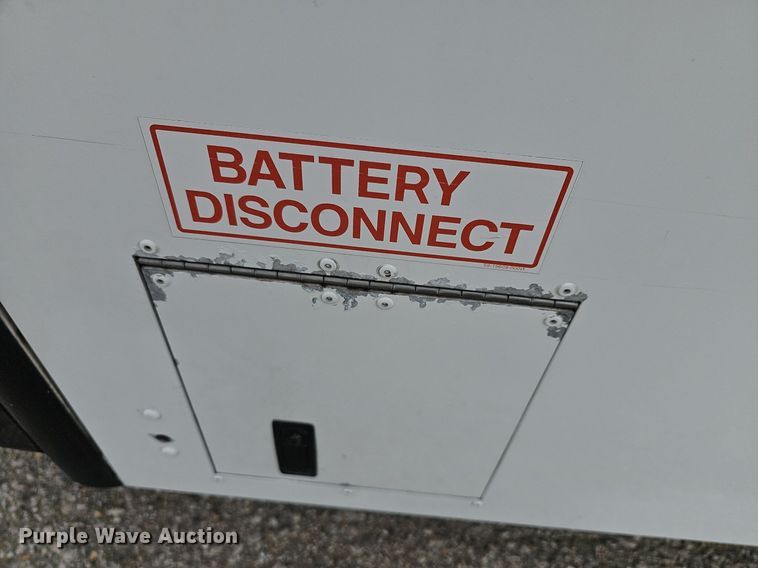 image for item DM1518 2011 Gillig G27B102N4 transit bus