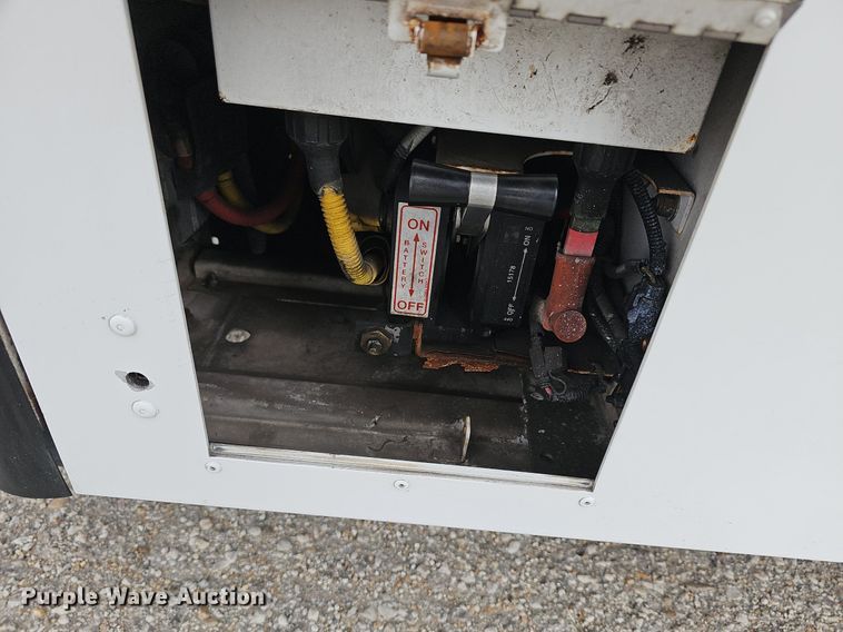 image for item DM1518 2011 Gillig G27B102N4 transit bus