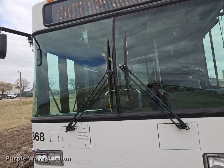 image for item DM1518 2011 Gillig G27B102N4 transit bus