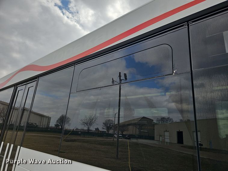 image for item DM1518 2011 Gillig G27B102N4 transit bus