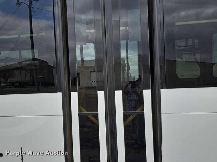 image for item DM1518 2011 Gillig G27B102N4 transit bus