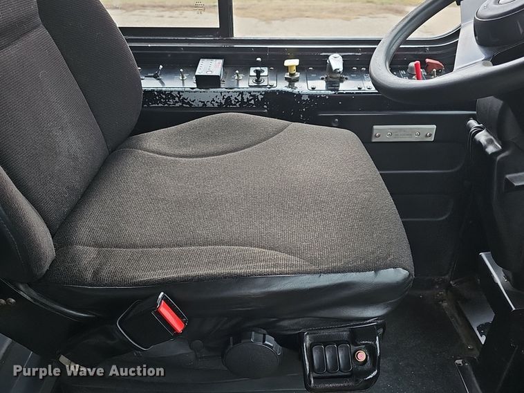 image for item DM1518 2011 Gillig G27B102N4 transit bus