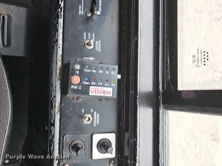 image for item DM1518 2011 Gillig G27B102N4 transit bus