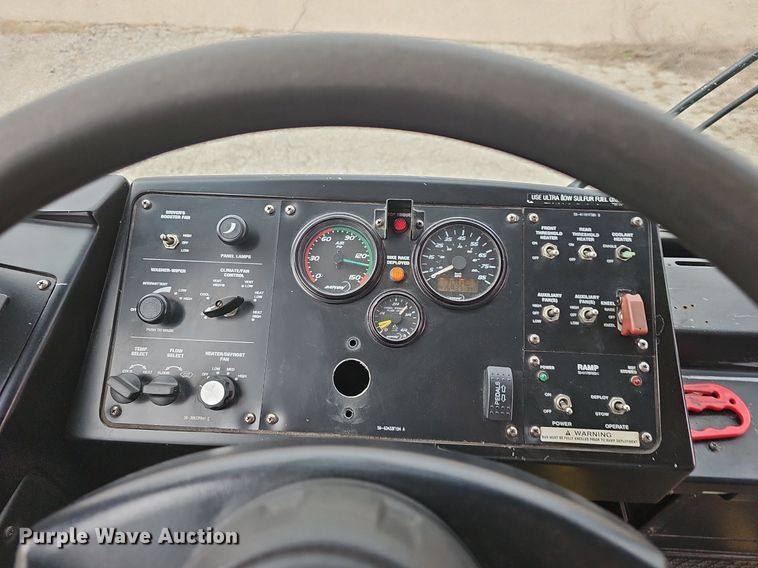 image for item DM1518 2011 Gillig G27B102N4 transit bus