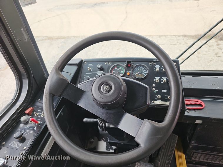 image for item DM1518 2011 Gillig G27B102N4 transit bus