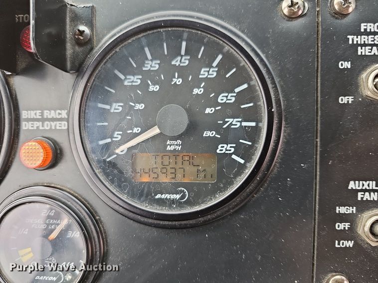 image for item DM1518 2011 Gillig G27B102N4 transit bus