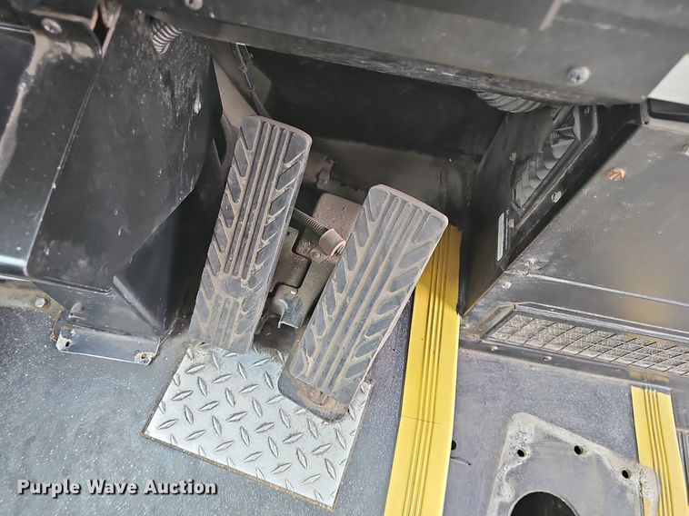 image for item DM1518 2011 Gillig G27B102N4 transit bus