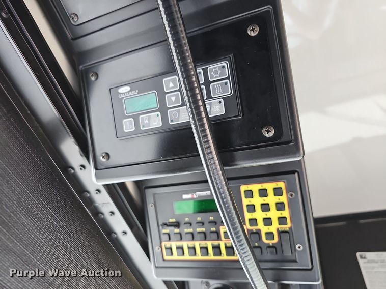 image for item DM1518 2011 Gillig G27B102N4 transit bus