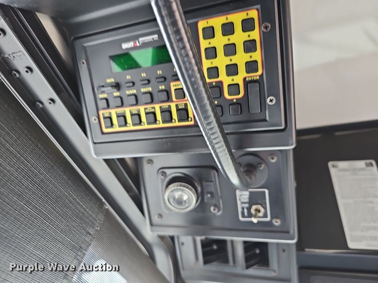 image for item DM1518 2011 Gillig G27B102N4 transit bus