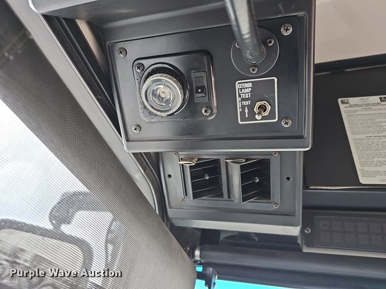 image for item DM1518 2011 Gillig G27B102N4 transit bus