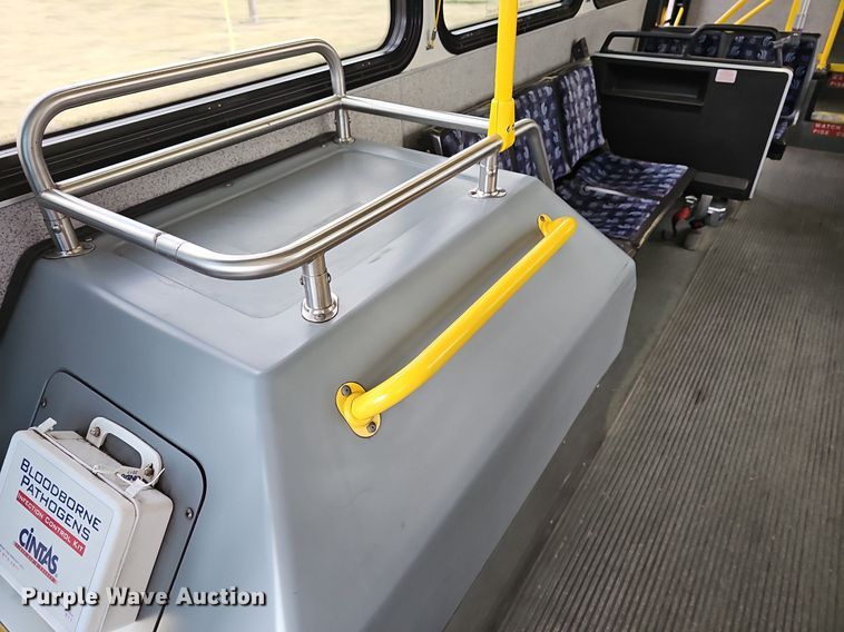 image for item DM1518 2011 Gillig G27B102N4 transit bus