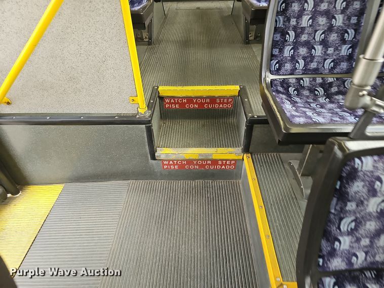 image for item DM1518 2011 Gillig G27B102N4 transit bus