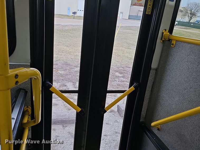 image for item DM1518 2011 Gillig G27B102N4 transit bus