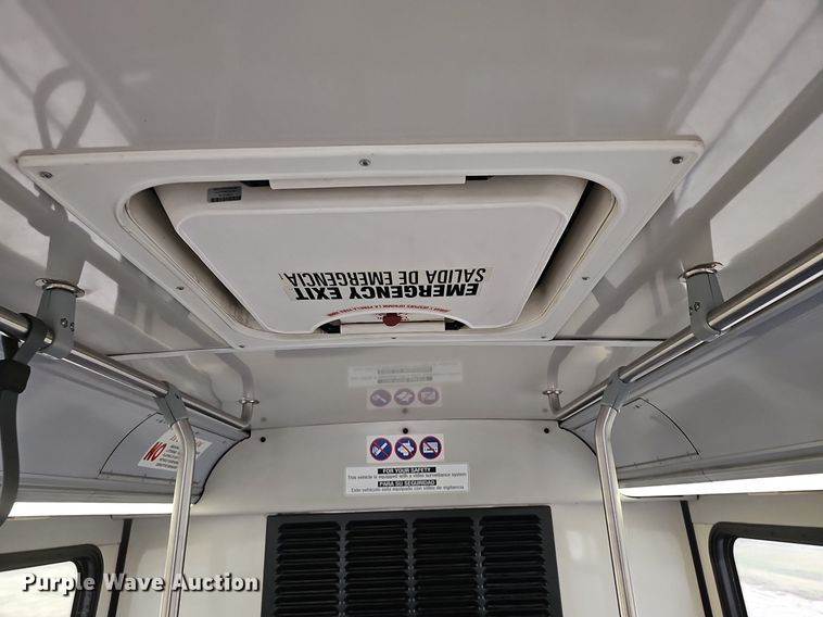 image for item DM1518 2011 Gillig G27B102N4 transit bus