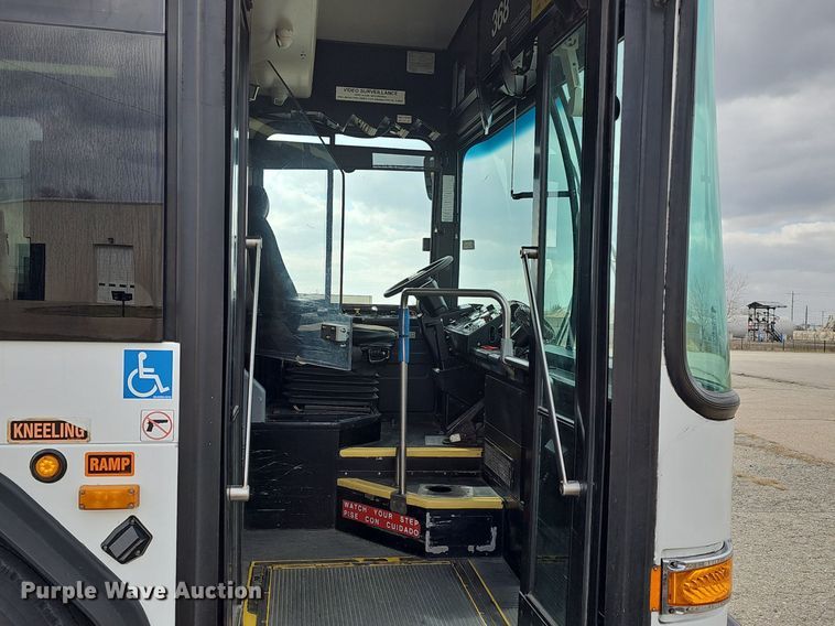 image for item DM1518 2011 Gillig G27B102N4 transit bus