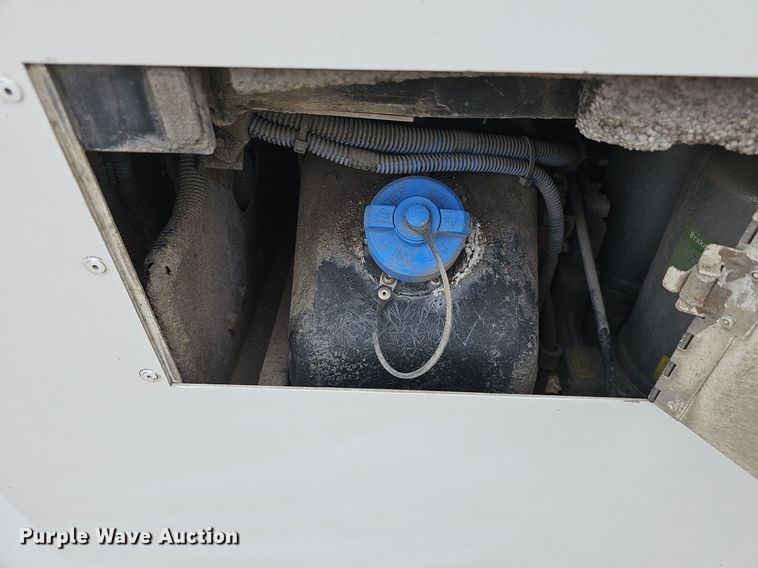 image for item DM1518 2011 Gillig G27B102N4 transit bus