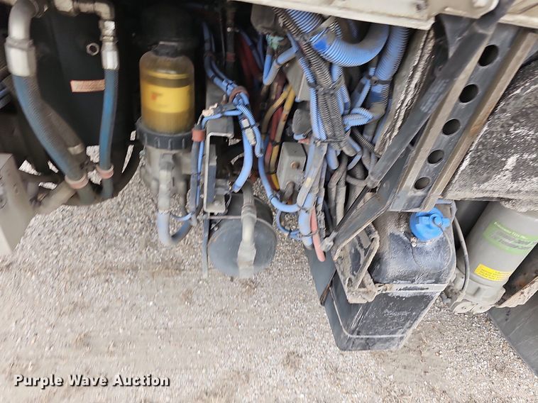 image for item DM1518 2011 Gillig G27B102N4 transit bus