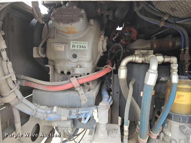 image for item DM1518 2011 Gillig G27B102N4 transit bus