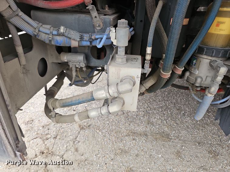 image for item DM1518 2011 Gillig G27B102N4 transit bus