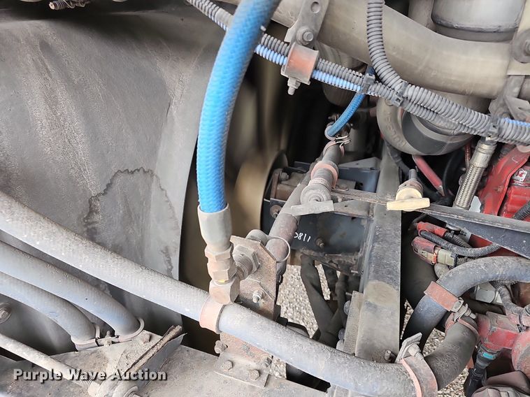 image for item DM1518 2011 Gillig G27B102N4 transit bus