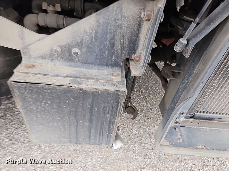 image for item DM1518 2011 Gillig G27B102N4 transit bus