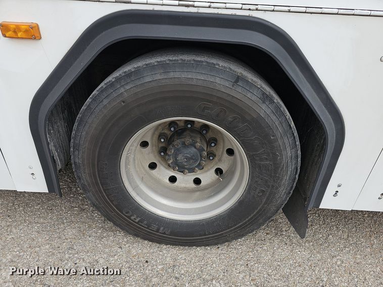 image for item DM1518 2011 Gillig G27B102N4 transit bus