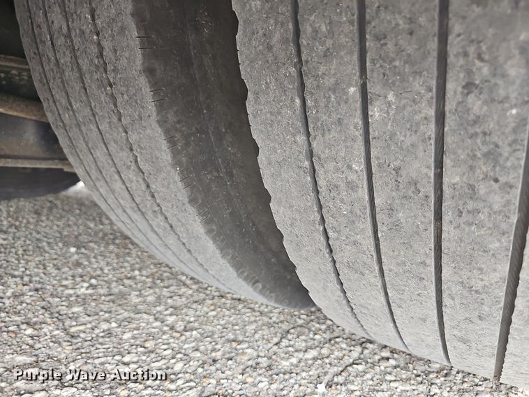 image for item DM1518 2011 Gillig G27B102N4 transit bus