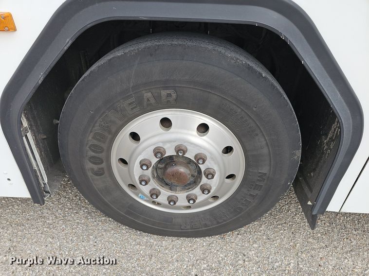 image for item DM1518 2011 Gillig G27B102N4 transit bus