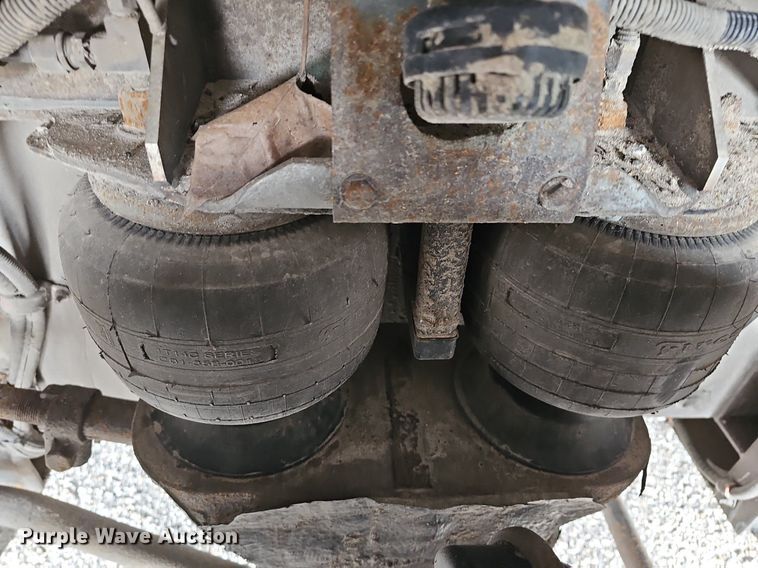 image for item DM1518 2011 Gillig G27B102N4 transit bus