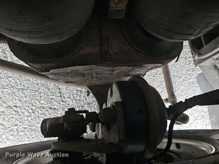 image for item DM1518 2011 Gillig G27B102N4 transit bus