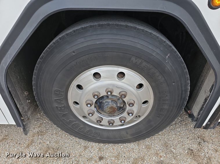 image for item DM1518 2011 Gillig G27B102N4 transit bus