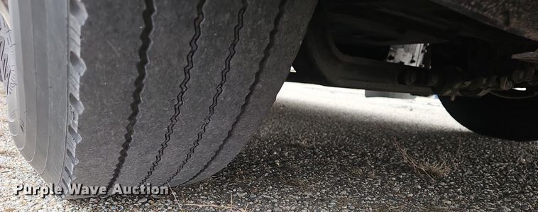 image for item DM1518 2011 Gillig G27B102N4 transit bus