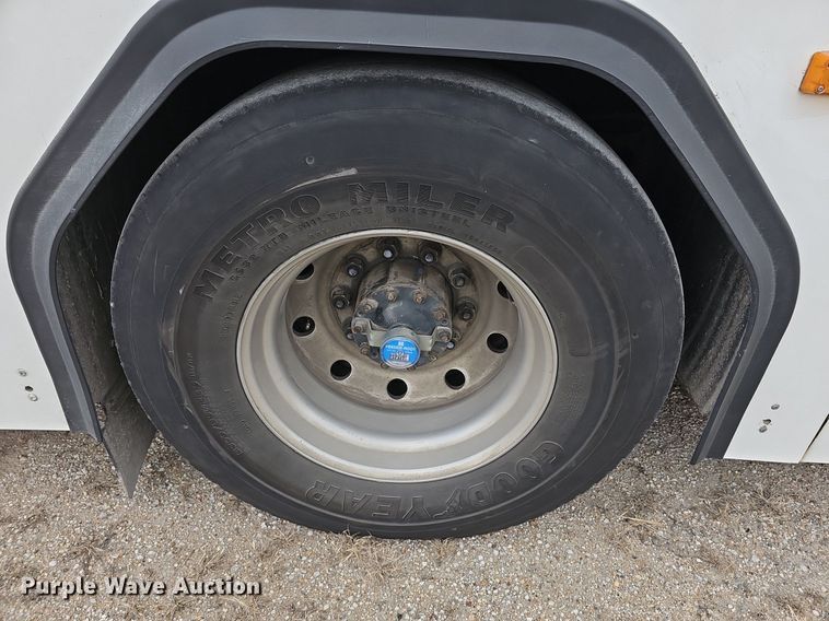 image for item DM1518 2011 Gillig G27B102N4 transit bus