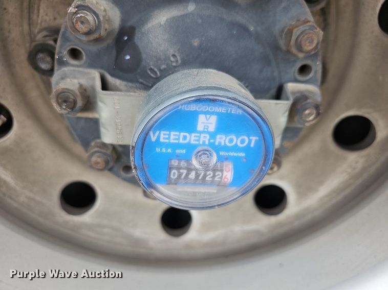 image for item DM1518 2011 Gillig G27B102N4 transit bus