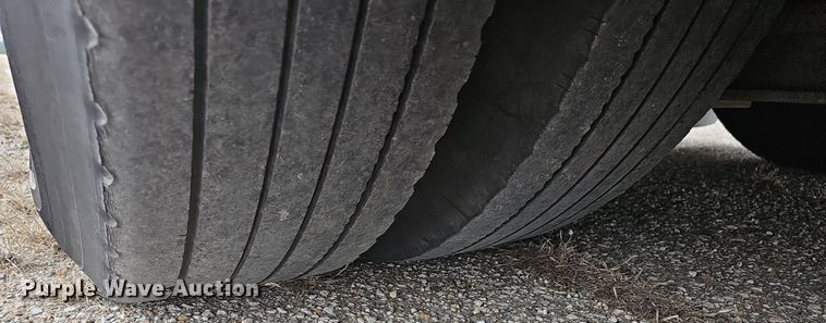 image for item DM1518 2011 Gillig G27B102N4 transit bus