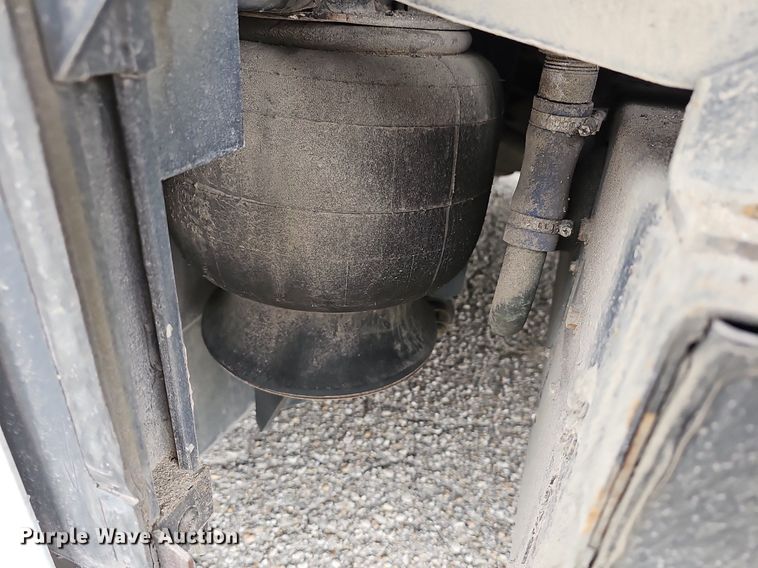 image for item DM1518 2011 Gillig G27B102N4 transit bus