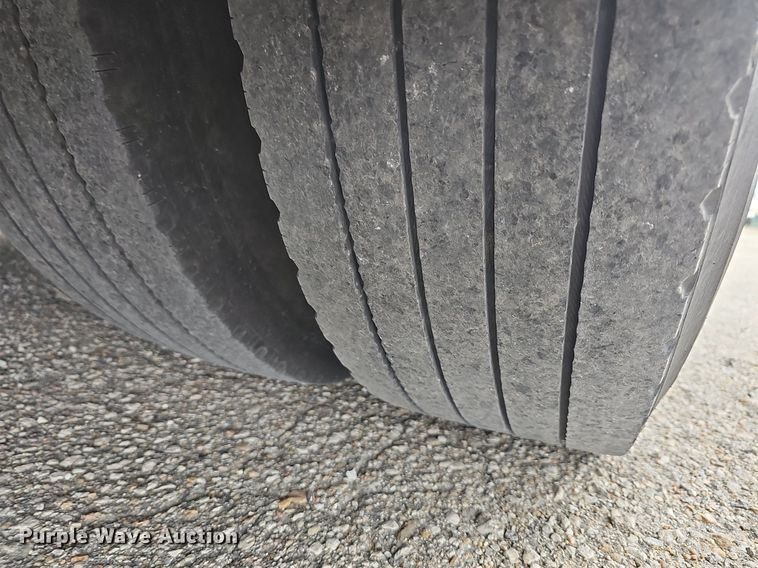 image for item DM1518 2011 Gillig G27B102N4 transit bus