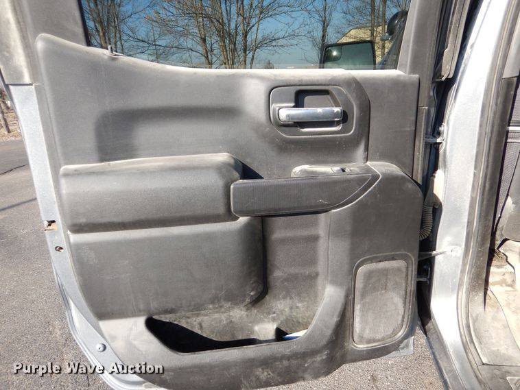 image for item DM1520 2019 Chevrolet Silverado 1500 Crew Cab pickup truck