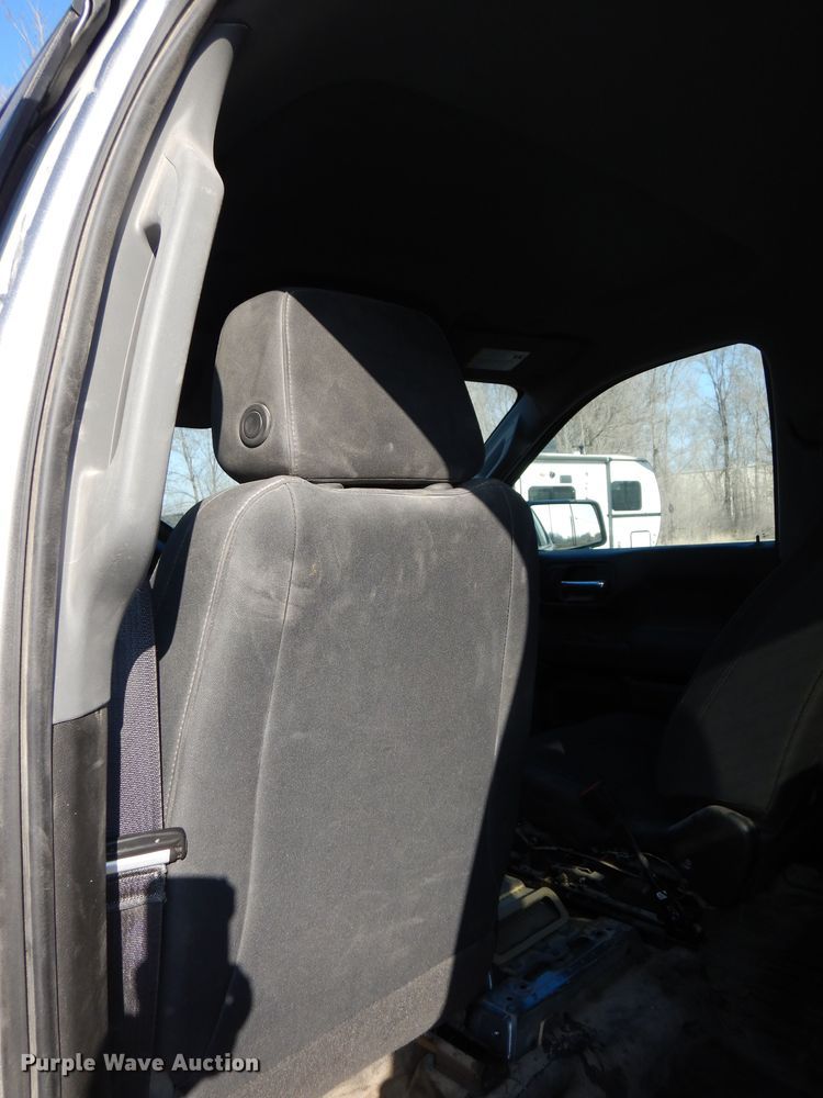 image for item DM1520 2019 Chevrolet Silverado 1500 Crew Cab pickup truck