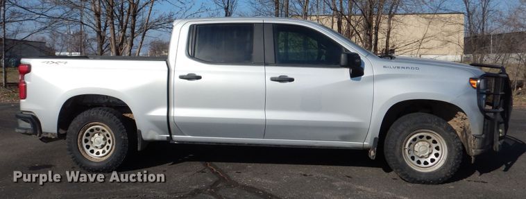 image for item DM1521 2020 Chevrolet  Silverado 1500 Crew Cab pickup truck
