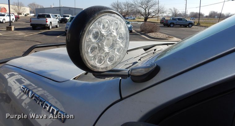 image for item DM1521 2020 Chevrolet  Silverado 1500 Crew Cab pickup truck