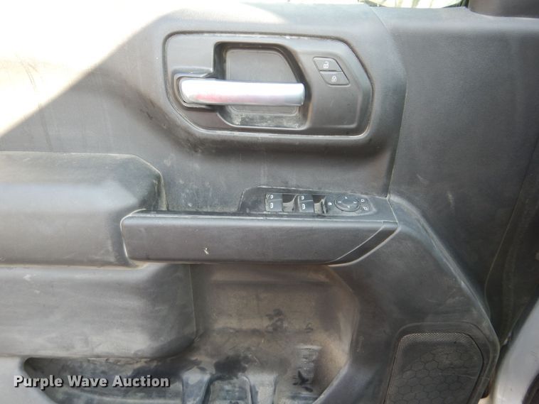 image for item DM1521 2020 Chevrolet  Silverado 1500 Crew Cab pickup truck