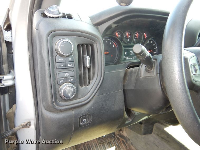 image for item DM1521 2020 Chevrolet  Silverado 1500 Crew Cab pickup truck