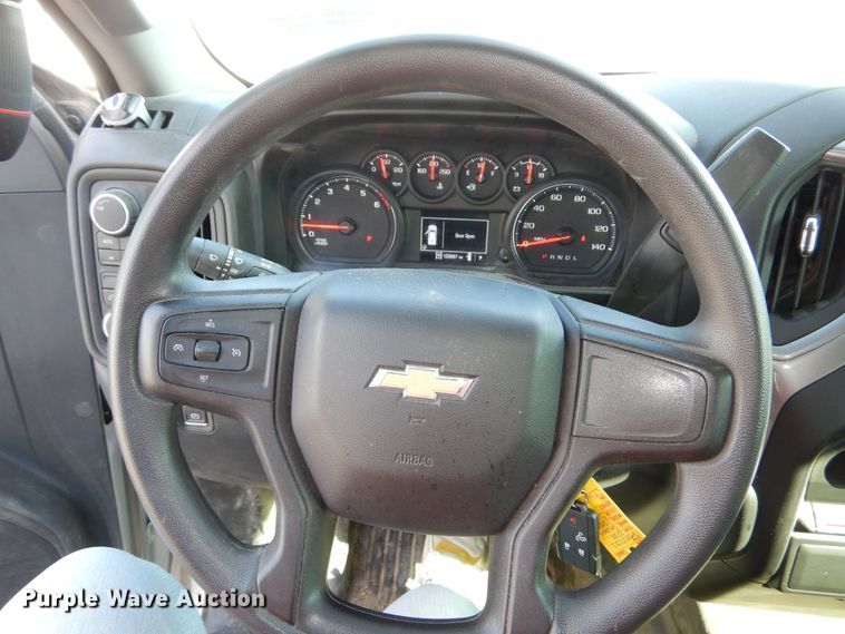 image for item DM1521 2020 Chevrolet  Silverado 1500 Crew Cab pickup truck