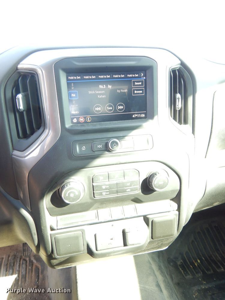 image for item DM1521 2020 Chevrolet  Silverado 1500 Crew Cab pickup truck