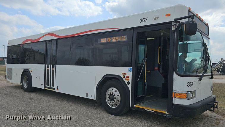 image for item DM1522 2011 Gillig G27B102N4 transit bus