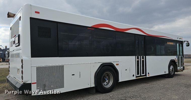 image for item DM1522 2011 Gillig G27B102N4 transit bus