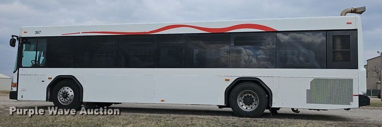 image for item DM1522 2011 Gillig G27B102N4 transit bus