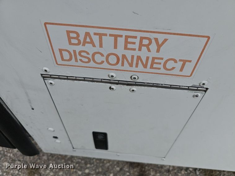 image for item DM1522 2011 Gillig G27B102N4 transit bus